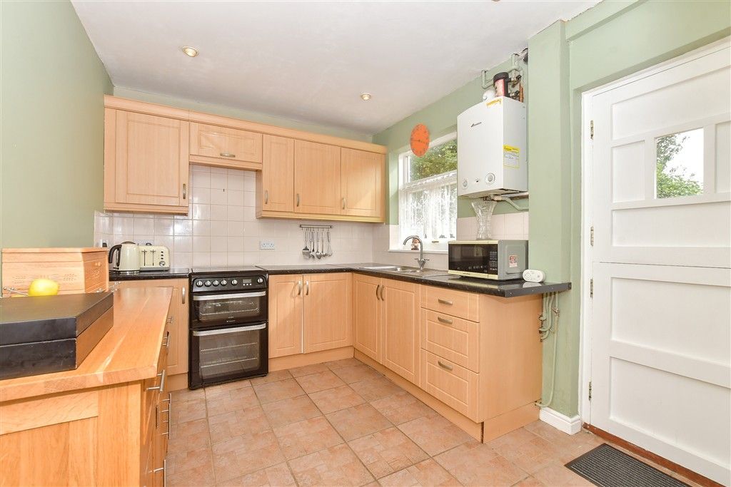 Property photo 3 of 17 Kitchen