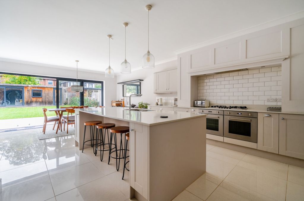 Property photo 2 of 23 1530038-6-1A12F74933Fe6