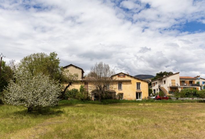 Property photo 2 of 29