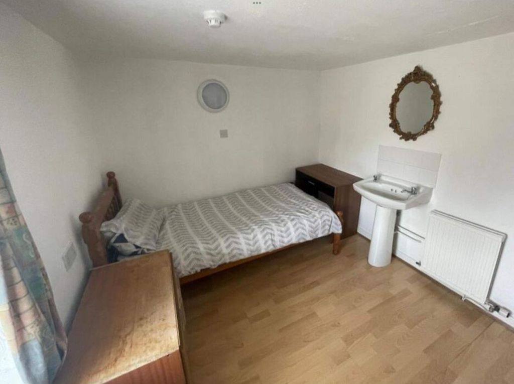 Property photo 3 of 8 Photo 3