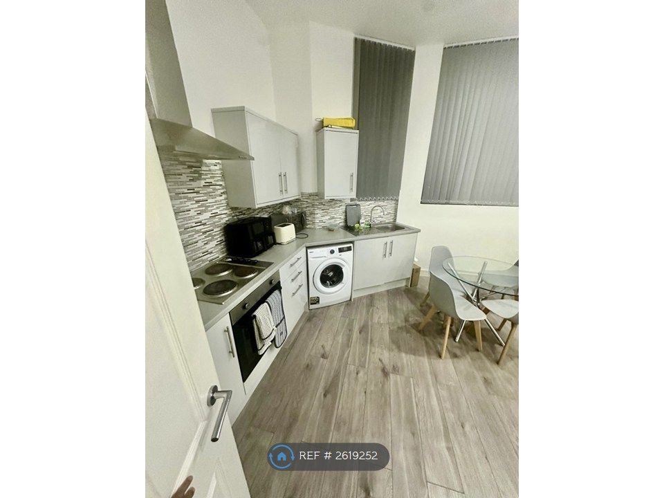 Property photo 2 of 9 Kitchen