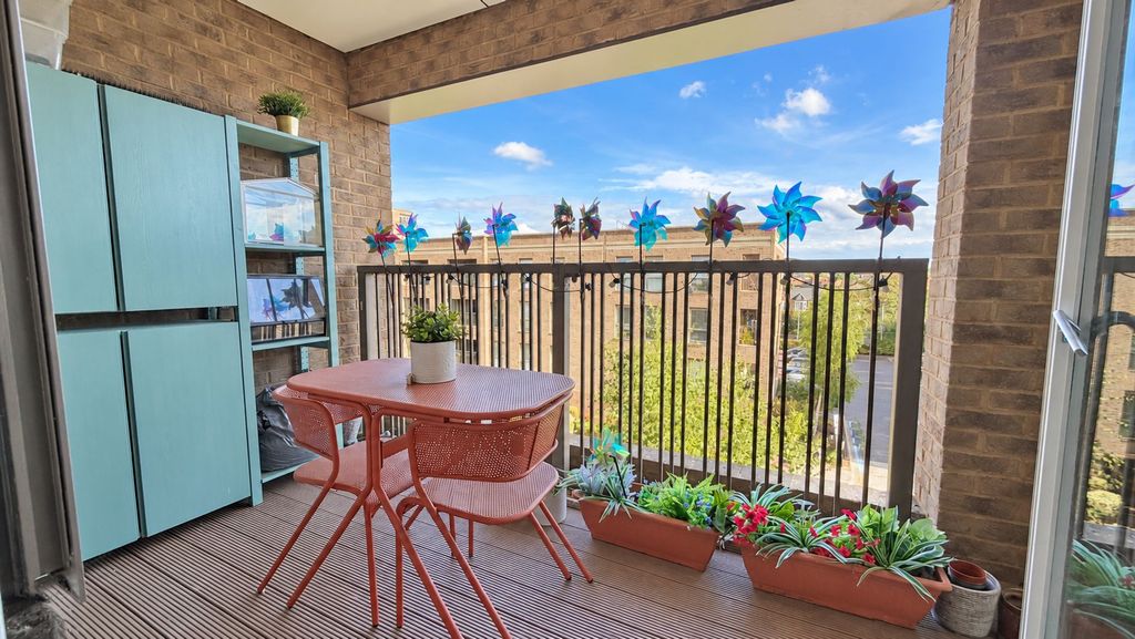 Property photo 3 of 11 Balcony