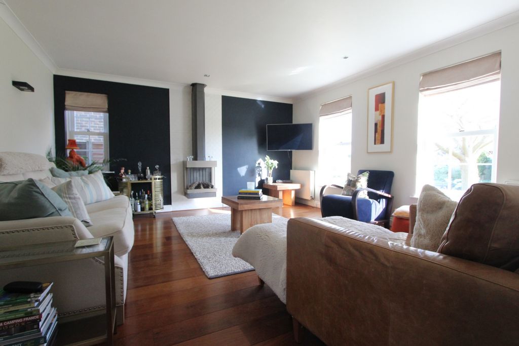 Property photo 2 of 19 Photo 8