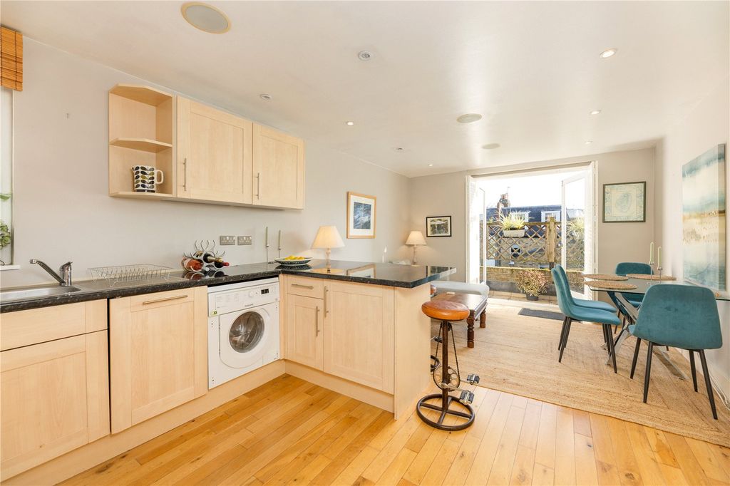 Property photo 3 of 11 Reception