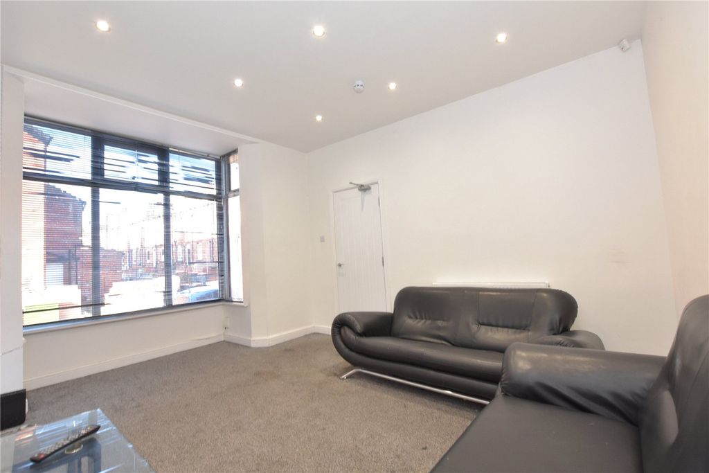 Property photo 2 of 15 Picture No. 21