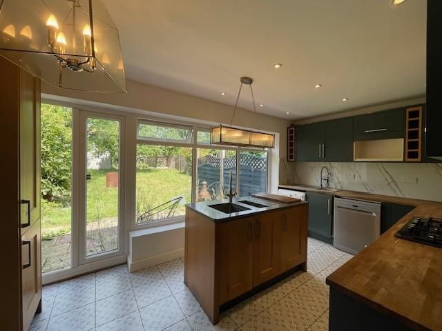 Property photo 3 of 17 Kitchen