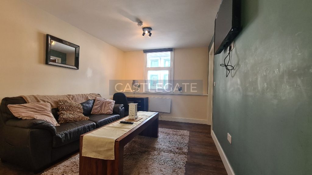 Property photo 2 of 12 Apartment 3, 3A New Street, Huddersfield, HD1 2Ax (2)