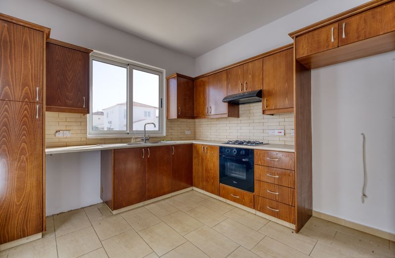 Property photo 2 of 23 Kitchen