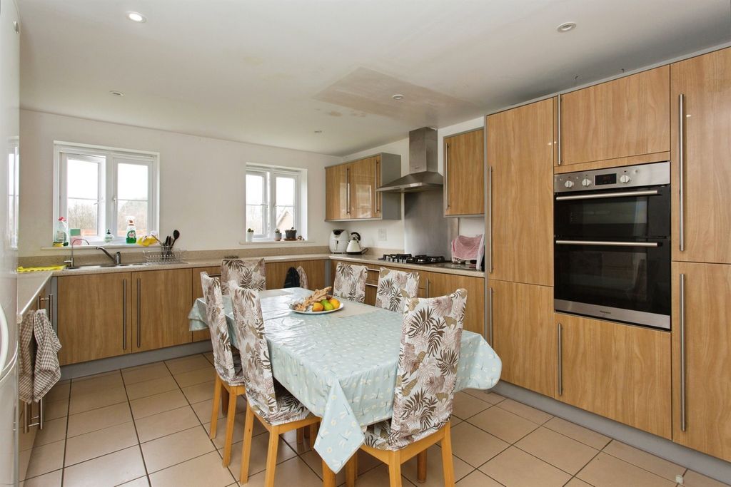 Property photo 2 of 13