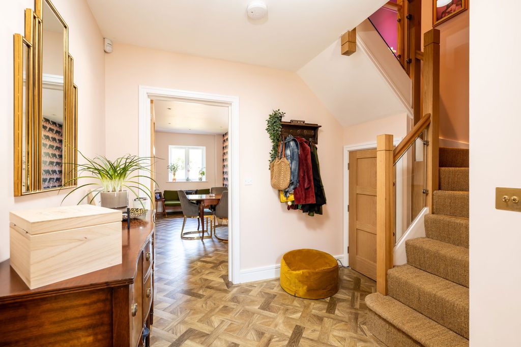 Property photo 3 of 31