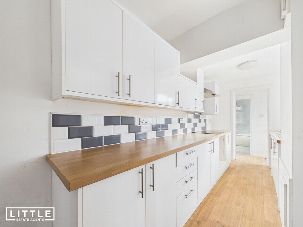 Property photo 3 of 14 Photo 11