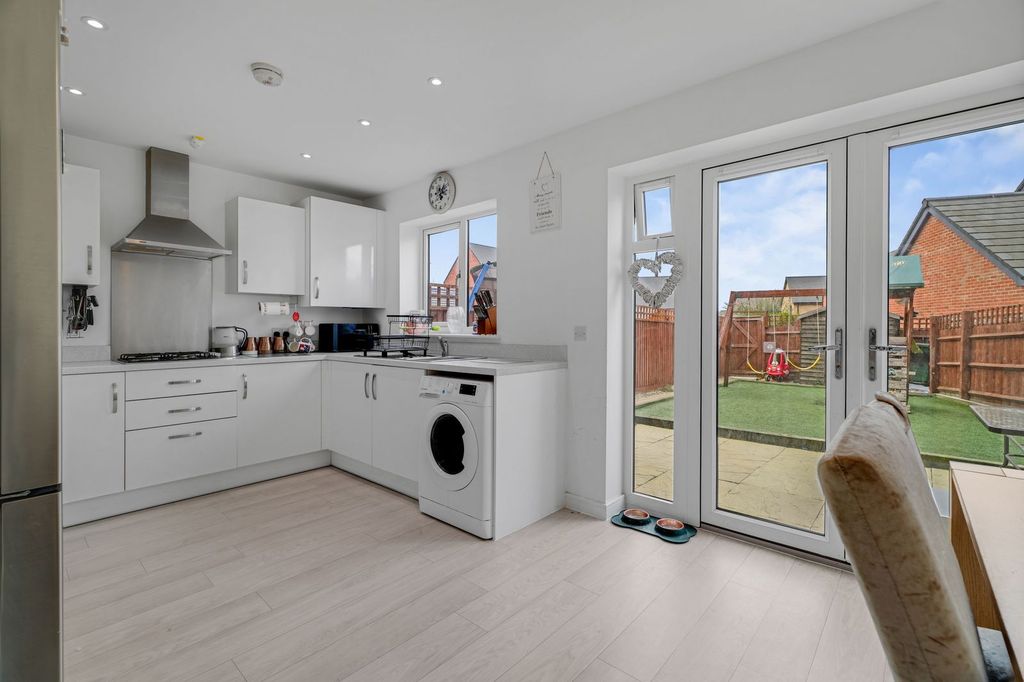 Property photo 2 of 20