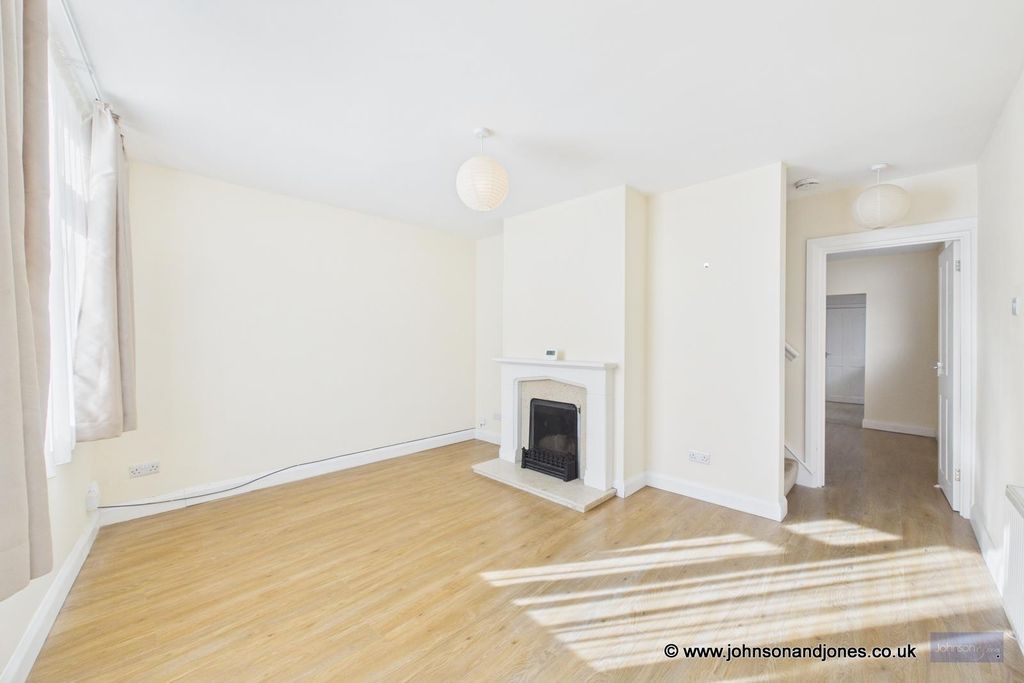 Property photo 2 of 20 2 Lounge.Jpg