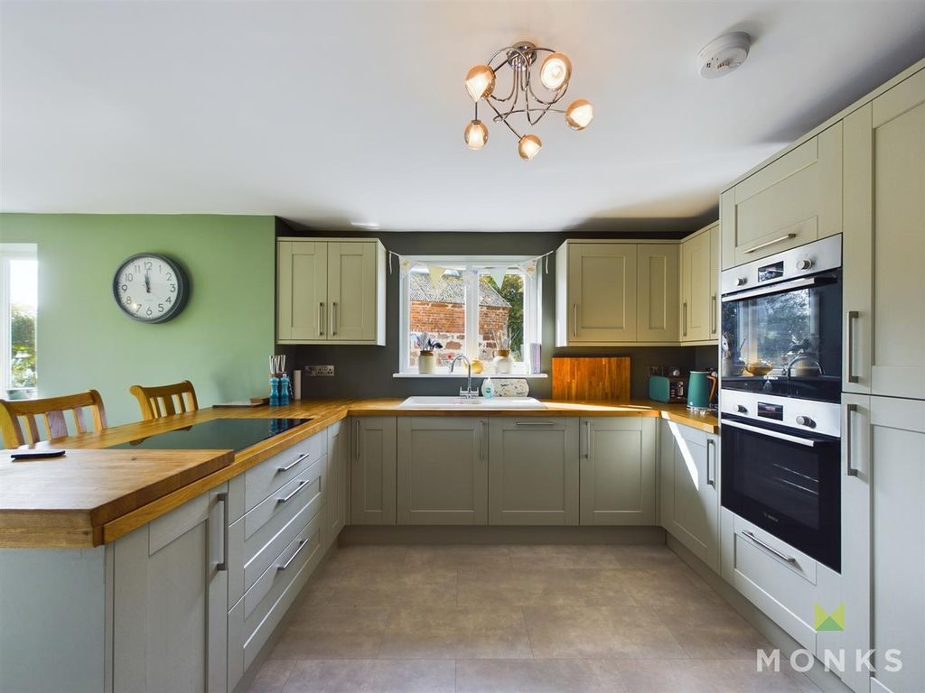 Property photo 3 of 22 Cam01348G0-Pr0201-Still009.Jpg