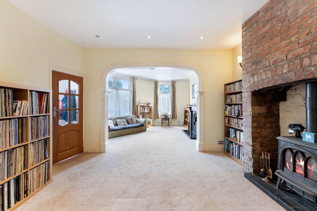 Property photo 2 of 37