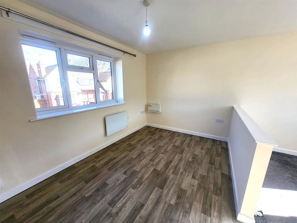 Property photo 3 of 13 Sitting Room Pic 1