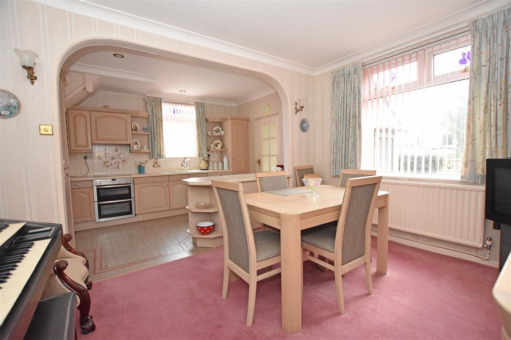 Property photo 2 of 18 Open Plan Kitchen Dining Room II.Jpg