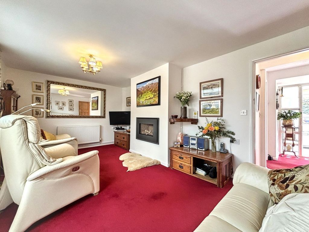 Property photo 3 of 28