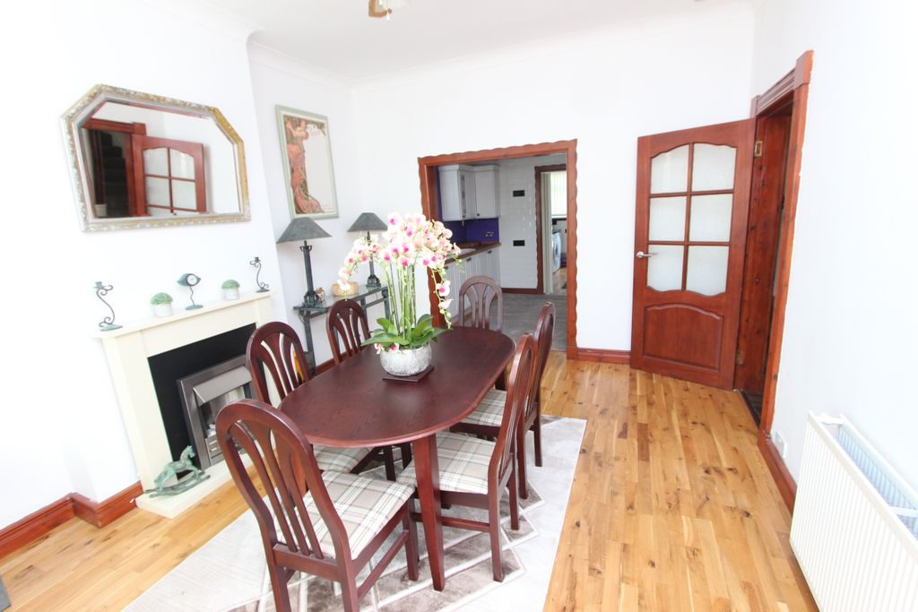 Property photo 3 of 35