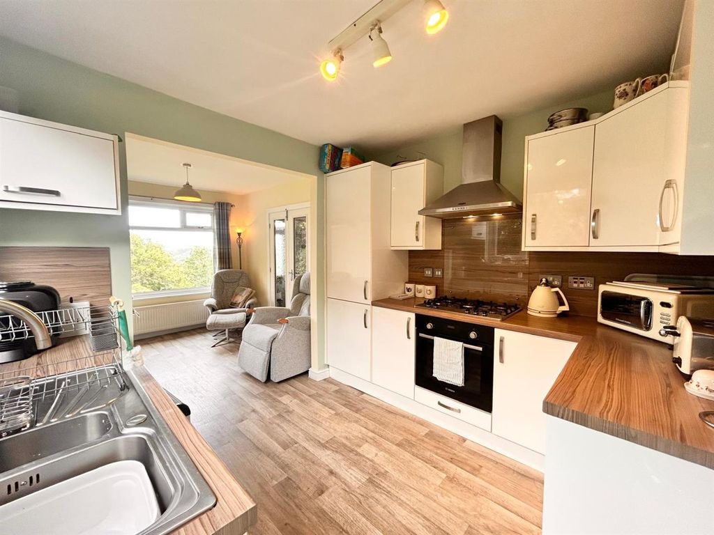 Property photo 2 of 17 Kitchen.Jpg