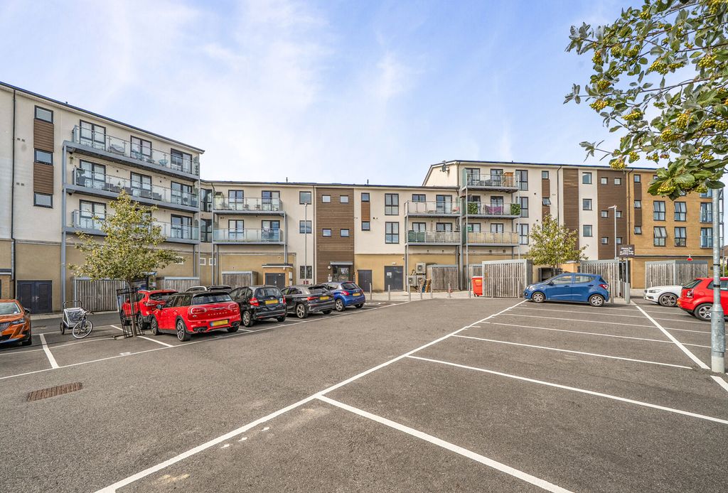 Property photo 1 of 18 1-6Aa2E5Fd20E10-1...