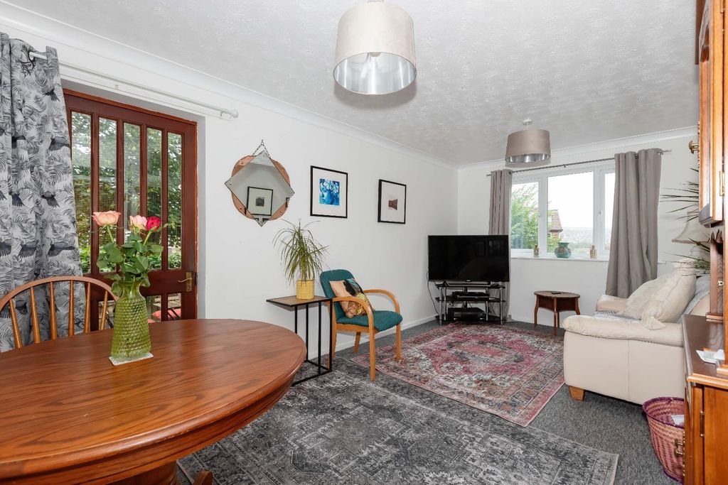 Property photo 3 of 15 Elm Court_11.Jpg