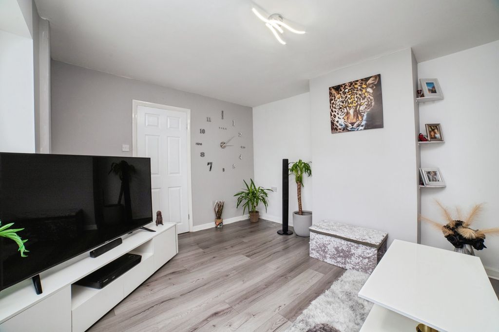 Property photo 2 of 25 Pbox-Img.Jpg