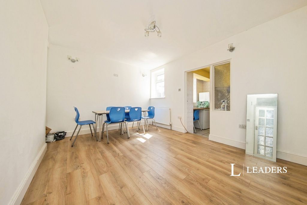 Property photo 3 of 13 Pbox-Img.Jpg