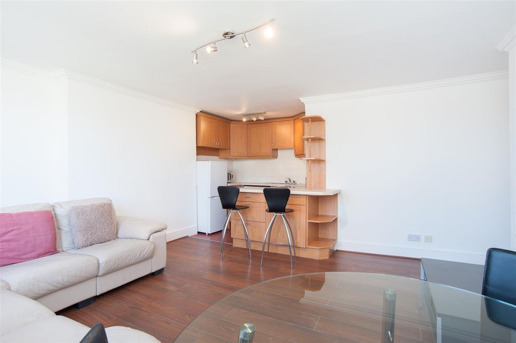 Property photo 3 of 6