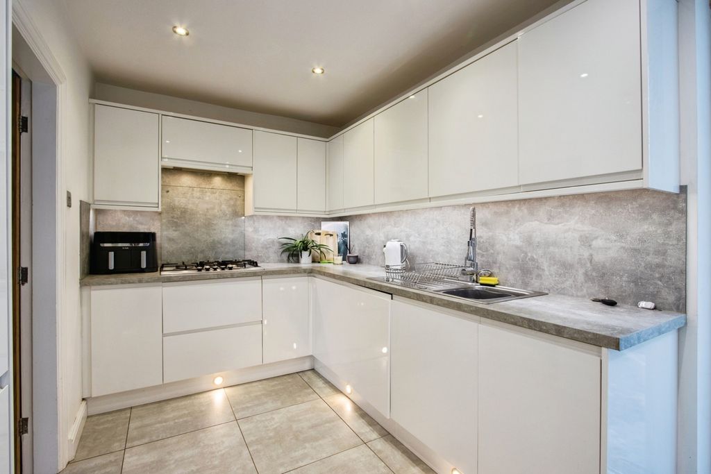 Property photo 3 of 16 Photo