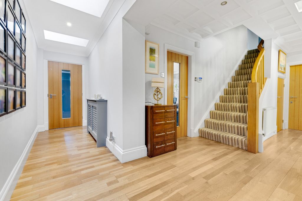 Property photo 2 of 58 5104154