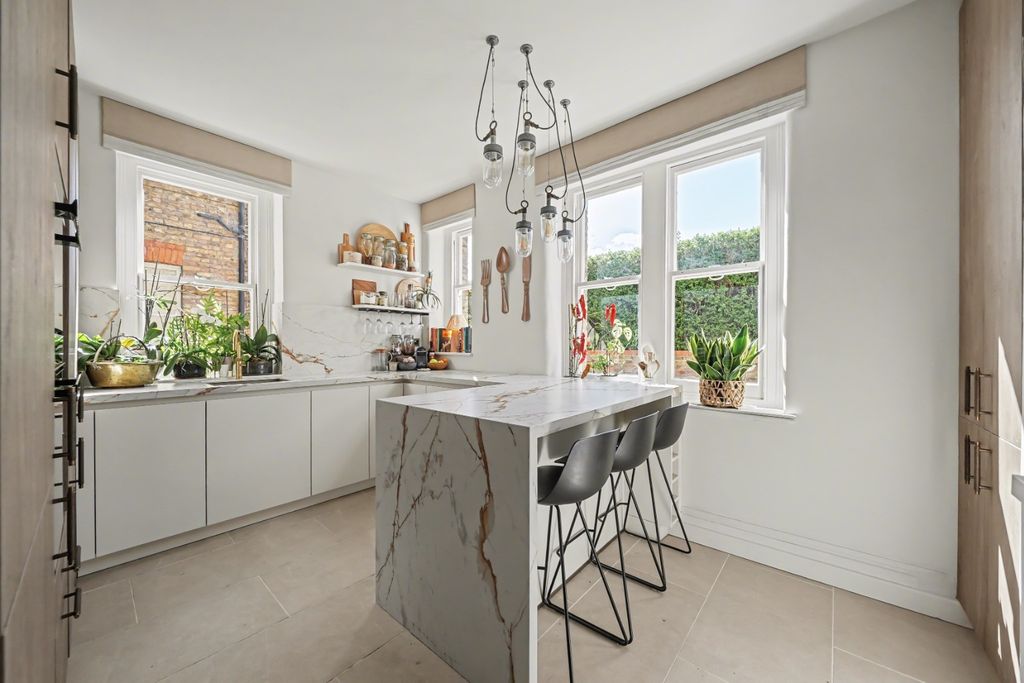 Property photo 3 of 19 4903374