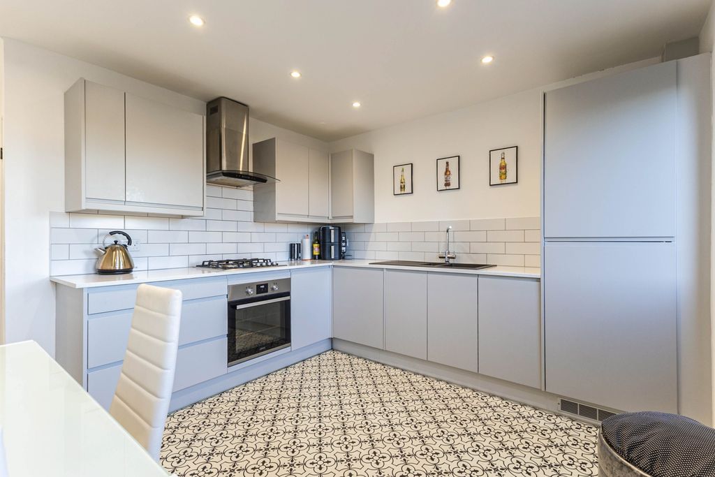 Property photo 2 of 14 Kitchen