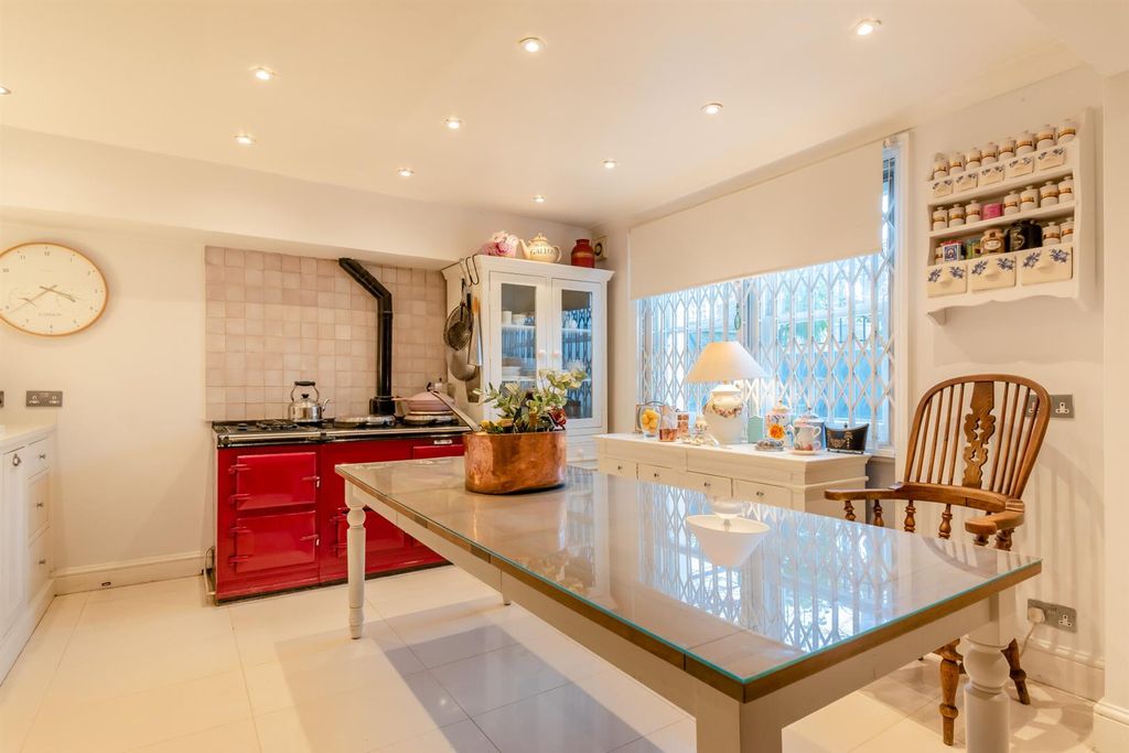Property photo 3 of 27 8639843-Interior28.Jpg