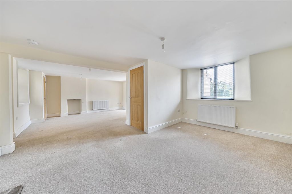 Property photo 3 of 18 Sitting/Dining Room