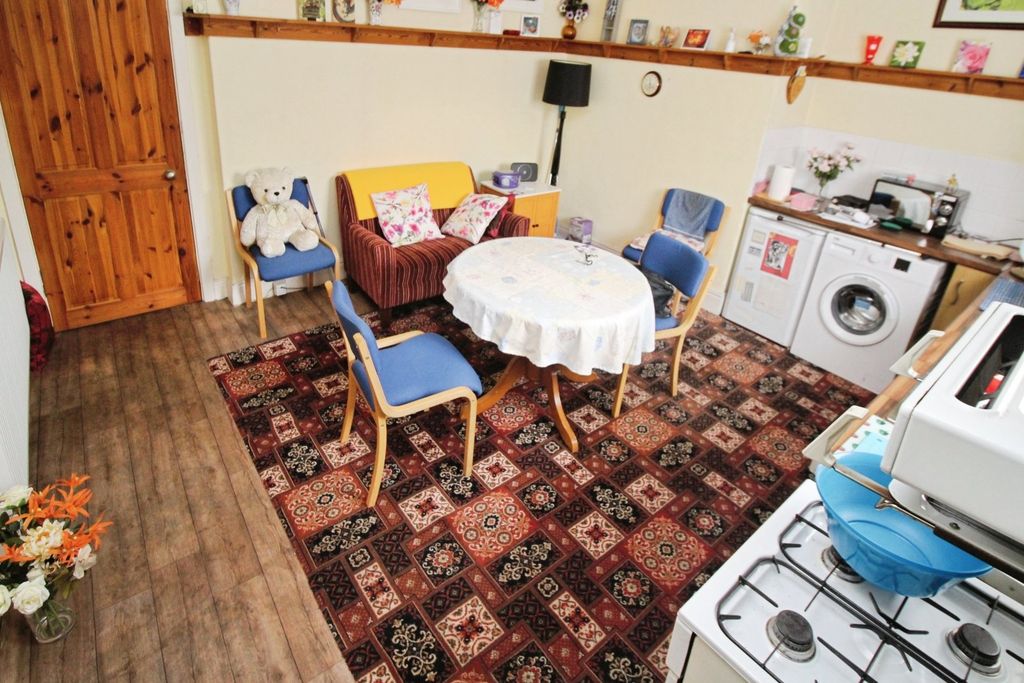 Property photo 2 of 12 Kitchen