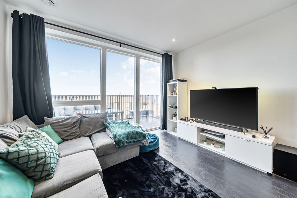 Property photo 3 of 20 Reception