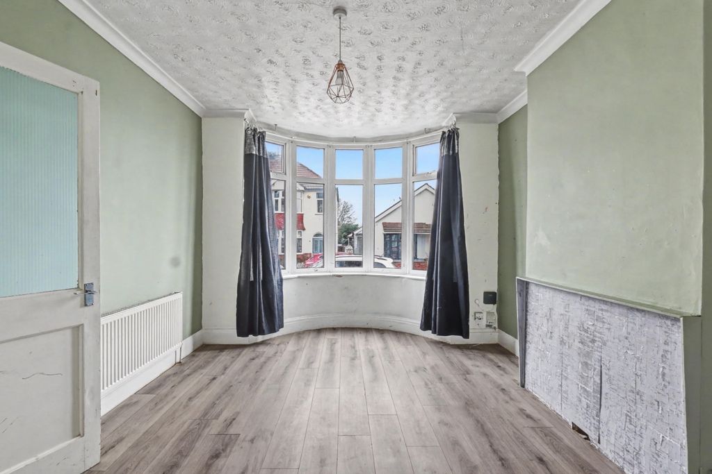 Property photo 2 of 15 4831485