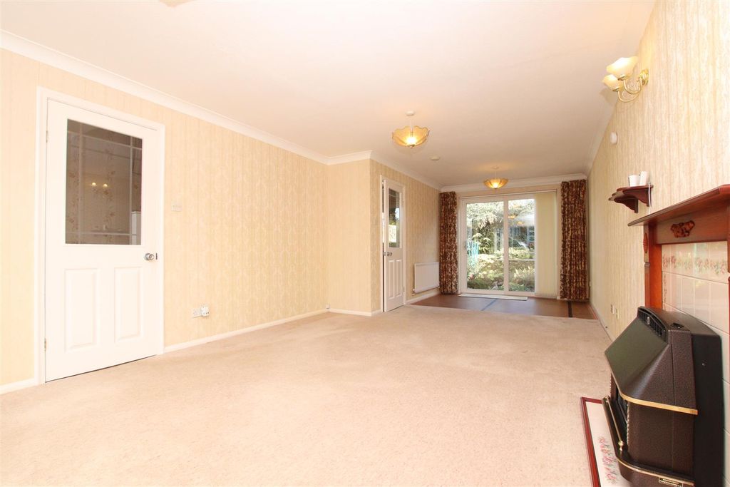 Property photo 2 of 12 Living Room Diner_.Jpg