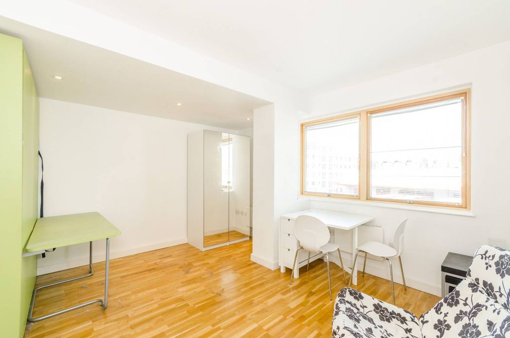 Property photo 3 of 5