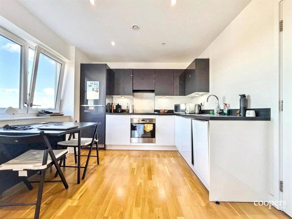 Property photo 3 of 12 Kitchen