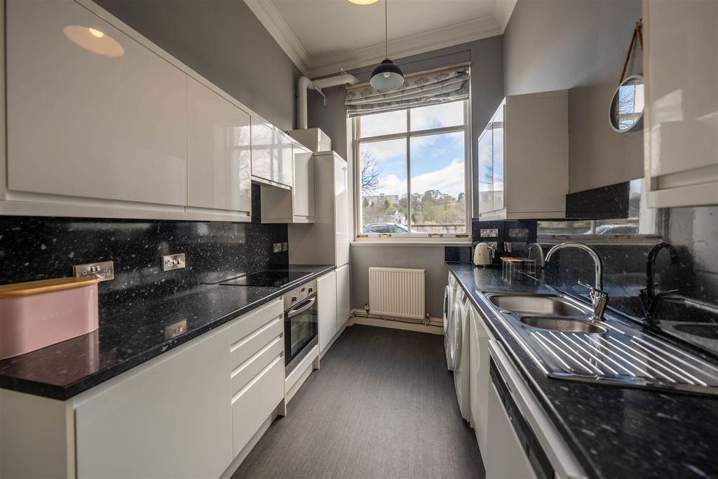 Property photo 2 of 14 Dsc03212-Hdr.Jpg