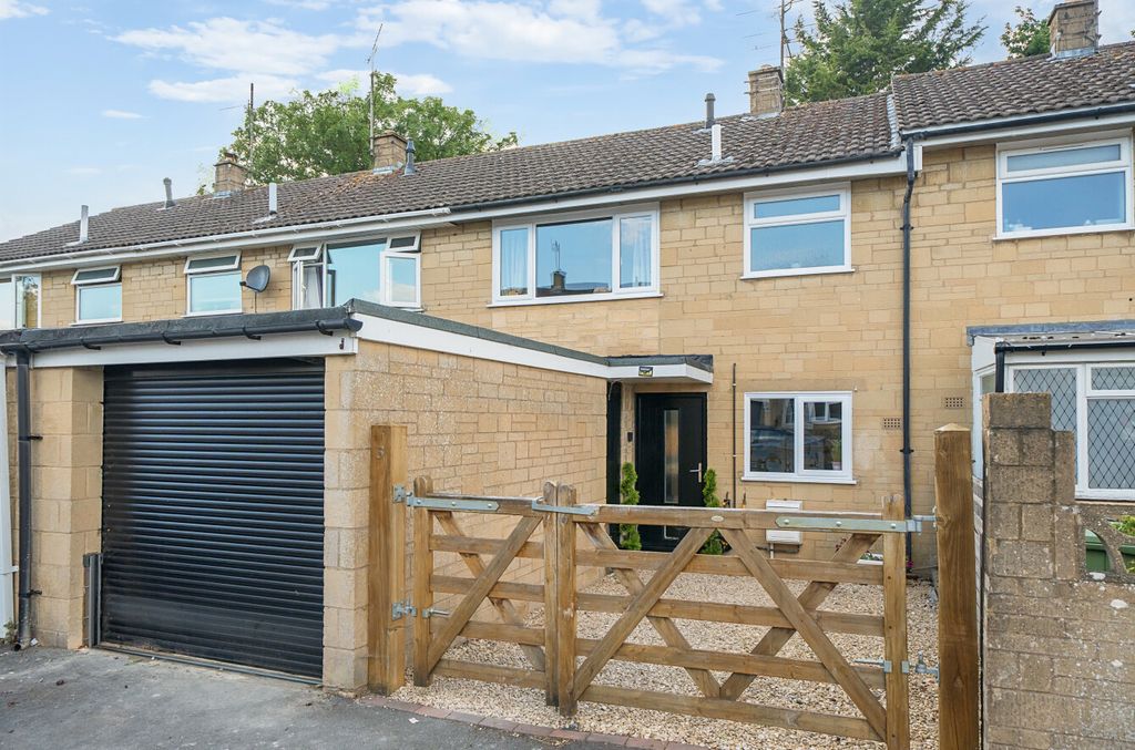 Property photo 1 of 16 1320978-1-6871429...