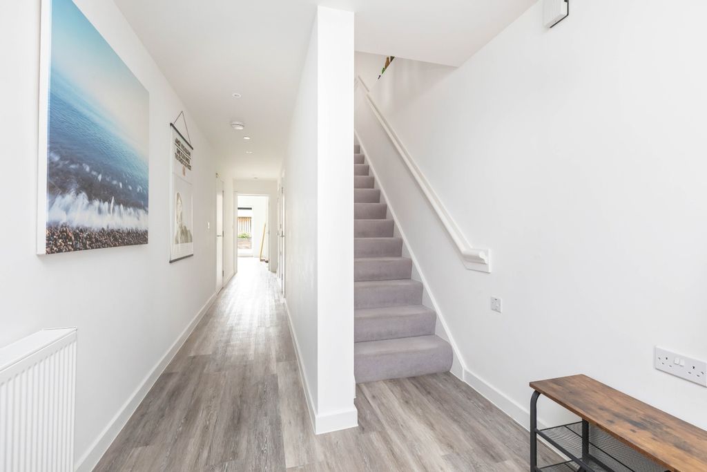 Property photo 3 of 25 3307844