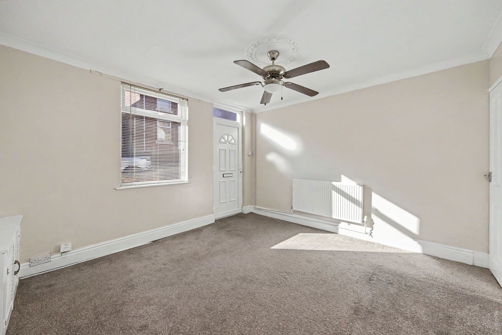 Property photo 3 of 19 Living Room