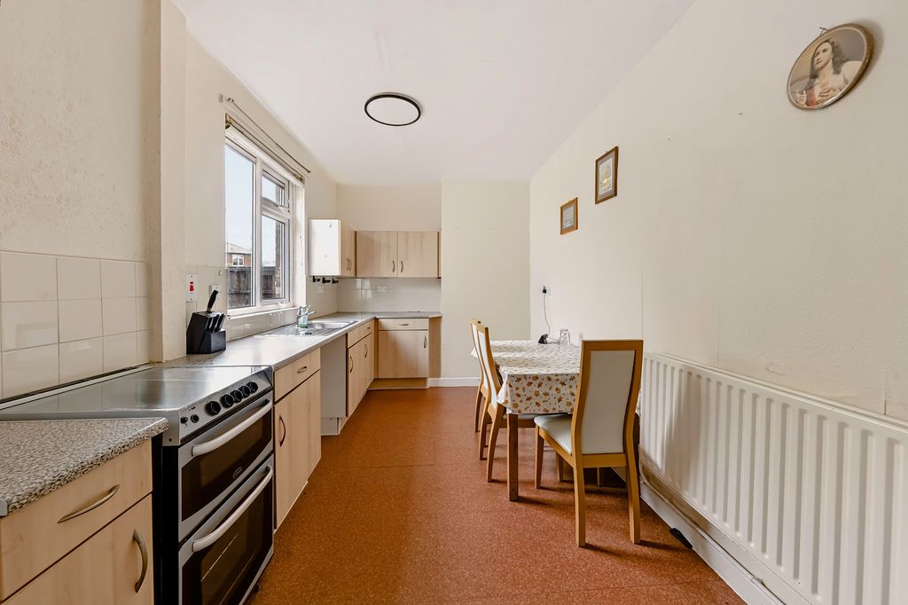 Property photo 3 of 16 Gallery