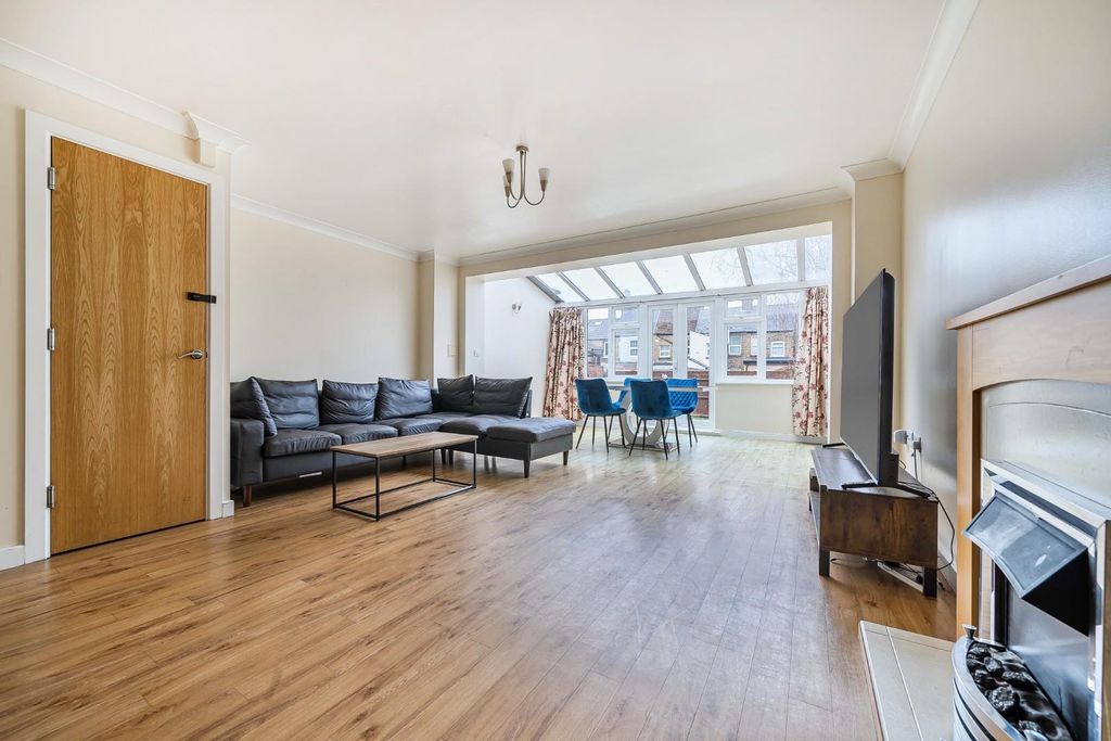 Property photo 2 of 24 1410708-11-6989Df044896A.Jpg