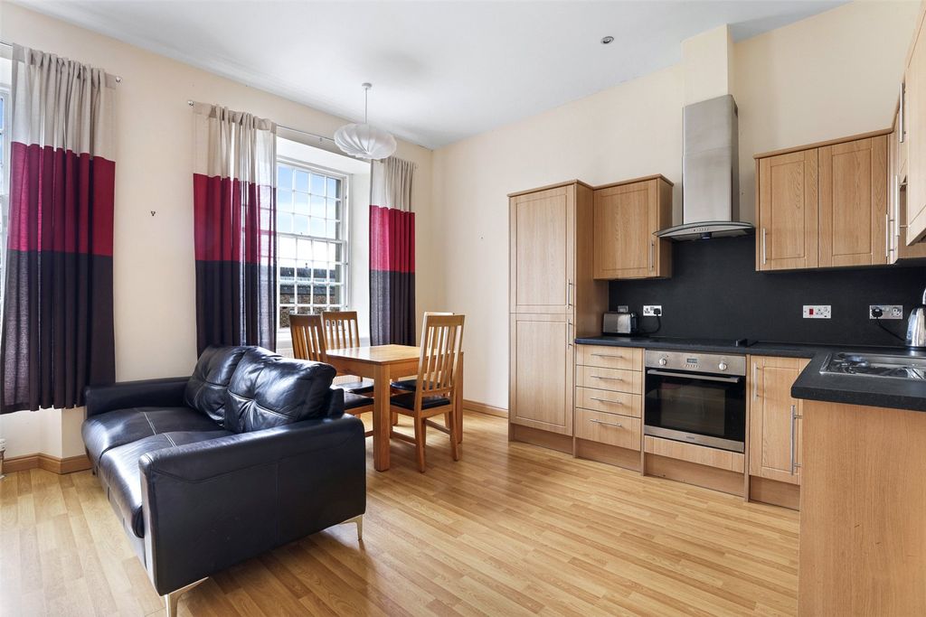 Property photo 3 of 11 Living/Kitchen