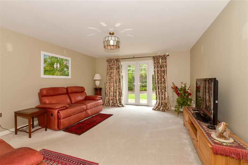 Property photo 3 of 25 Lounge