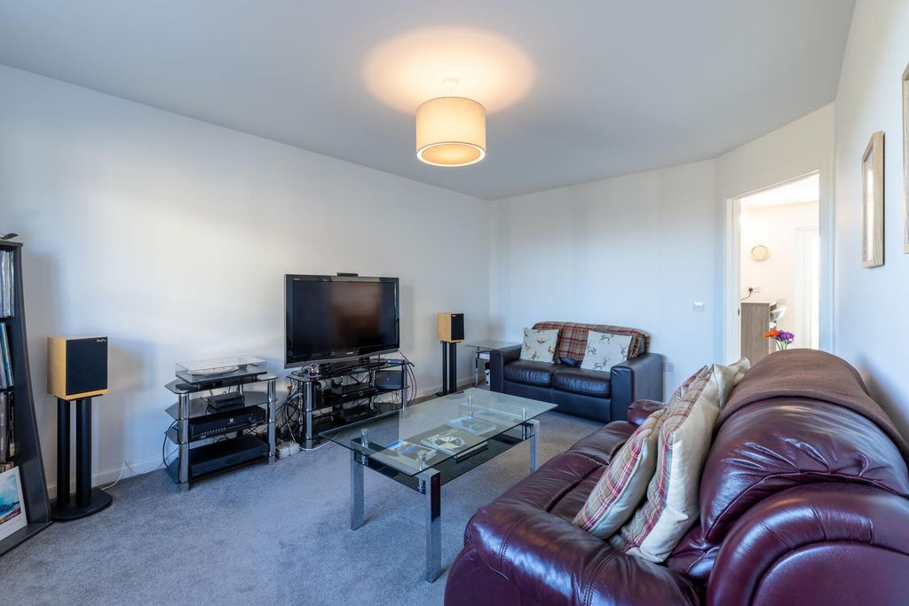 Property photo 3 of 27 Living Room